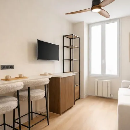 Montparnasse Deluxe Apartmán *