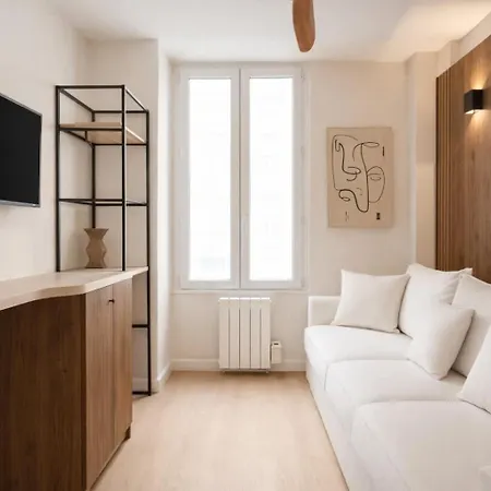 Montparnasse Deluxe Apartmán *